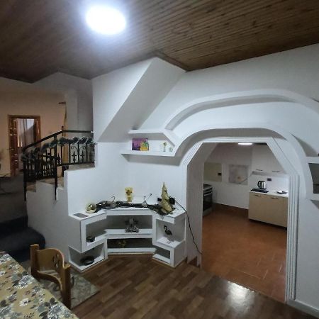Tirana Traditional Home ภายนอก รูปภาพ