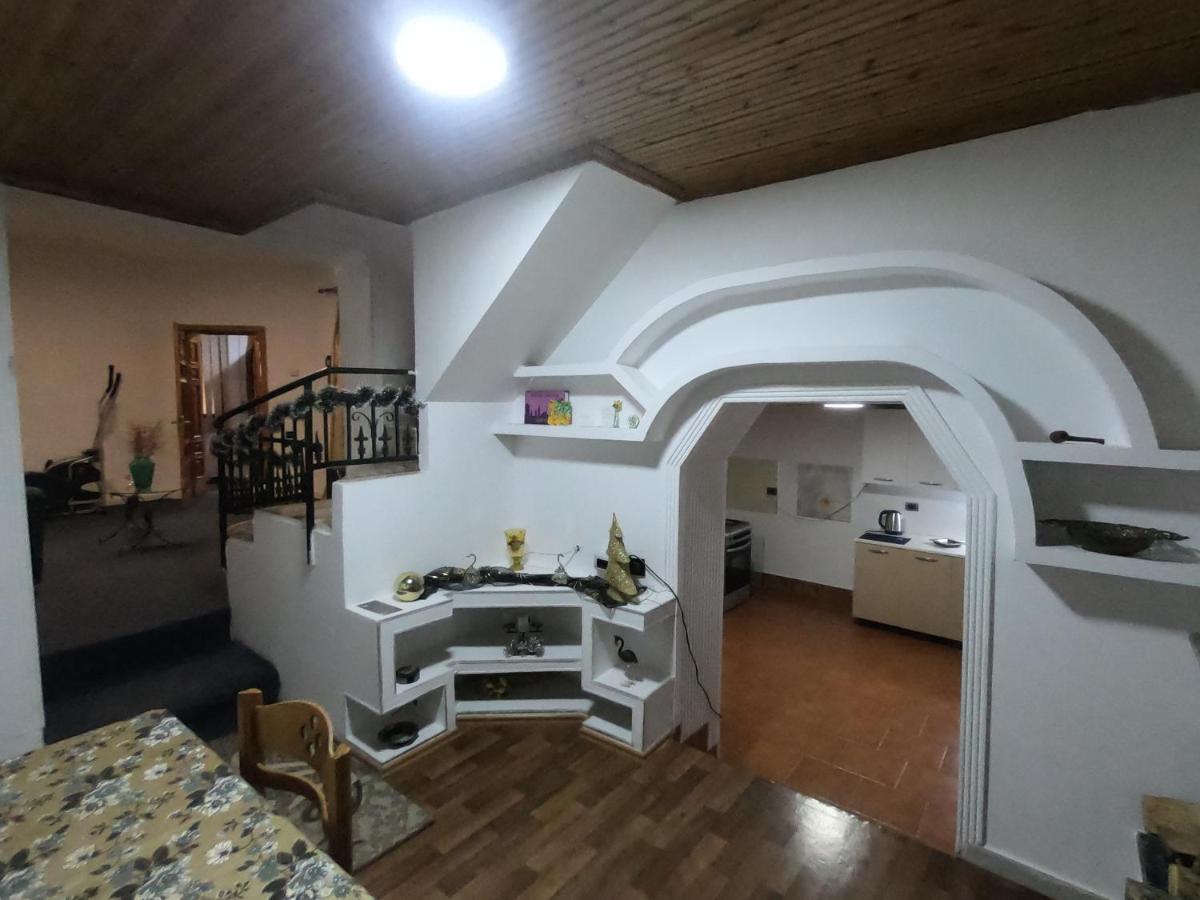 Tirana Traditional Home ภายนอก รูปภาพ